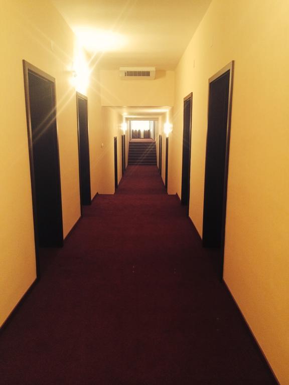 Hotel Fiama Otelu Rosu Exteriör bild